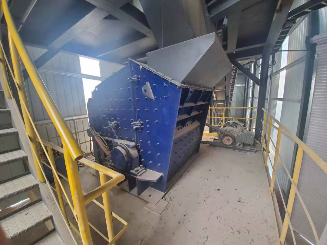 歐版全液壓反擊式破碎機(jī)